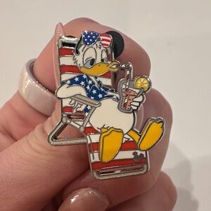 2025 WDW Hidden Disney Donald Duck Holidays set, Independence Day